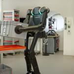 Calvin adlı insansı robot Renault fabrikasında test ediliyor