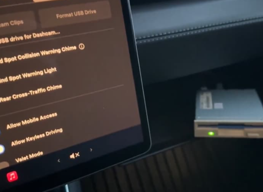 Disketten Tesla’ya: 90’lar teknolojisi modern elektrikli otomobilde yeniden hayat buldu