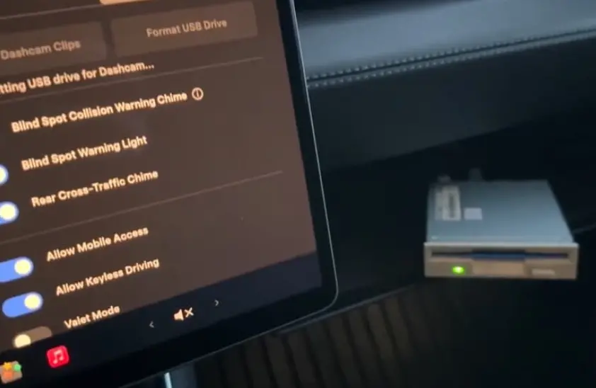 Disketten Tesla’ya: 90’lar teknolojisi modern elektrikli otomobilde yeniden hayat buldu
