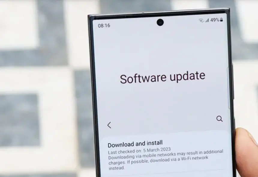 Samsung şubat güncellemelerini sadece amiral gemileri aldı!
