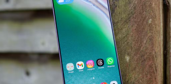Samsung Galaxy S27'de iPhone benzeri selfie kamerası iddiası! Center Stage rakibi yolda olabilir