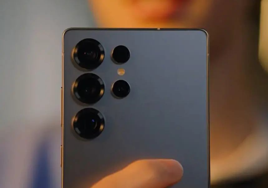 Galaxy S26 manyetik Qi2’yi iptal etti ama işin aslı başka!