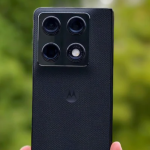 Motorola Razr Fold, AirDrop uyumlu Quick Share desteği kazandı