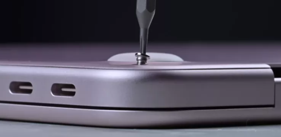 MacBook Neo 1 TB depolama moduyla sınırları zorladı