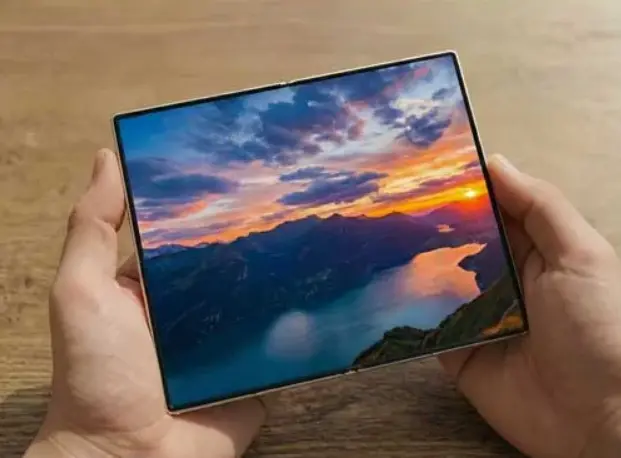 Samsung geniş ekranlı katlanabilir telefon üzerinde çalışıyor