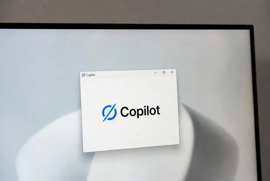 Microsoft kullanıcı tepkileri üzerine Windows 11'e Copilot uygulamasının otomatik kurulumunu durdurdu