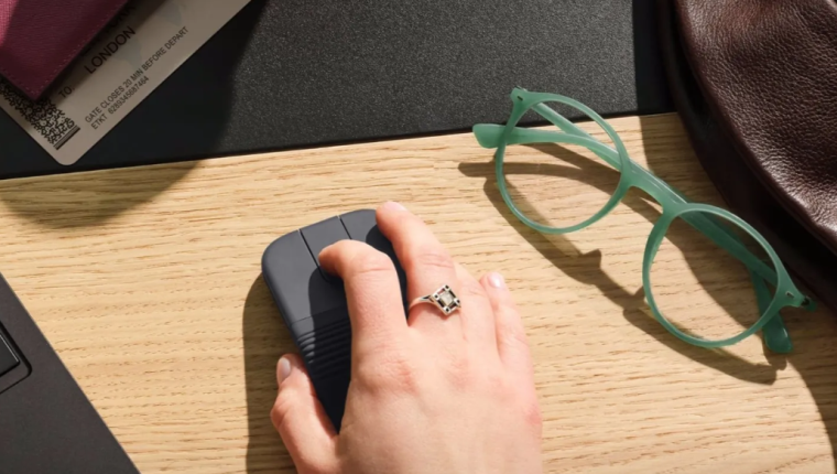 Logitech’in katlanabilir mini faresi ortaya çıktı: Dokunmatik yüzeye alternatif olmaya geliyor