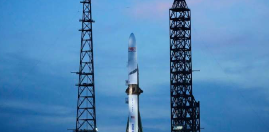 Blue Origin’in New Glenn roketi test sırasında patladı: Enkaz için halka uyarı yapıldı