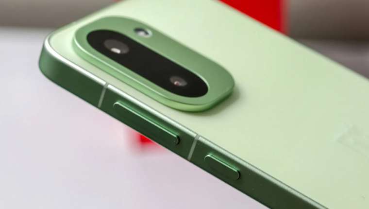 OnePlus'tan batarya devrimi gelebilir: 10.000 mAh kapasiteli telefon test ediliyor