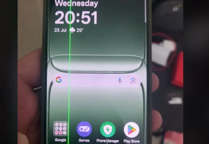 OnePlus 13s ekranında yeşil çizgi sorunu yüzünden kullanıcılar endişeli