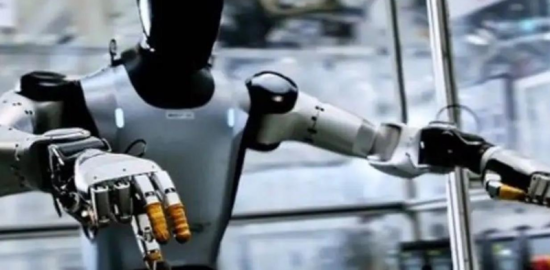 Xiaomi insansı robotlarını üretim hattına indirdi