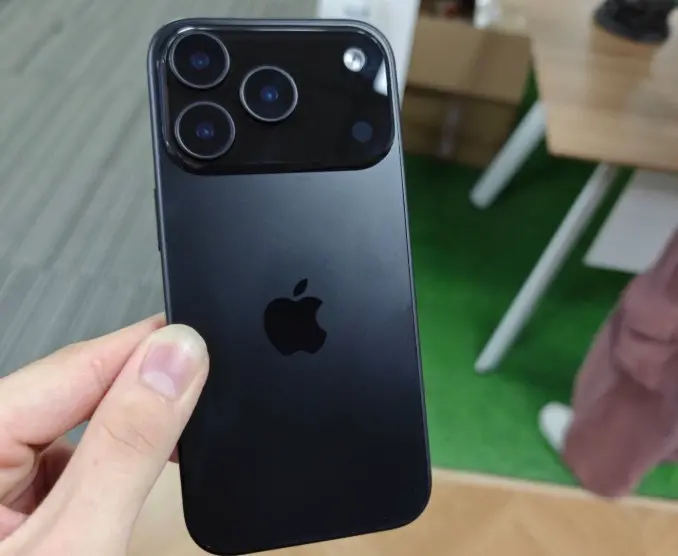 iPhone 17 Pro yeni kamera ve arka panel tasarımıyla geliyor