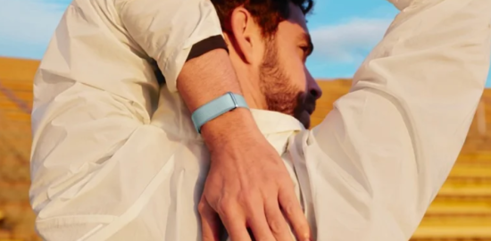 Fitbit Air incelemeleri yayınlandı: Ekransız tasarım gerçekten işe yarıyor mu?