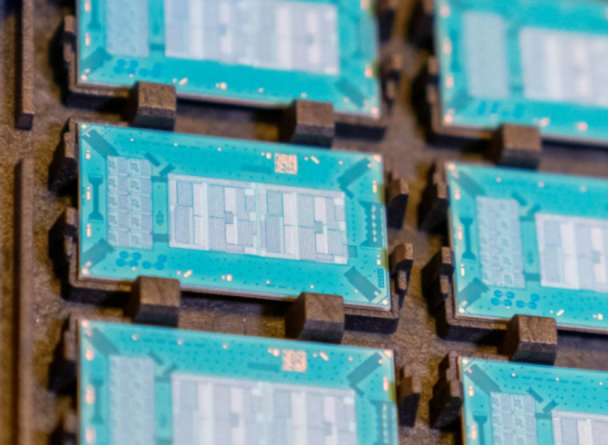 Geleceğin yapay zeka çipleri cam üzerine inşa edilebilir