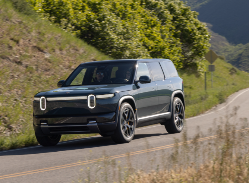Rivian R2 sahneye çıktı: Tesla Model Y'ye meydan okuyan elektrikli SUV yollara çıkıyor