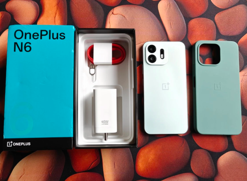 OnePlus N6 ilk kez kutusundan çıktı: Gerçek görüntüler tasarımı ve kutu içeriğini ortaya koydu