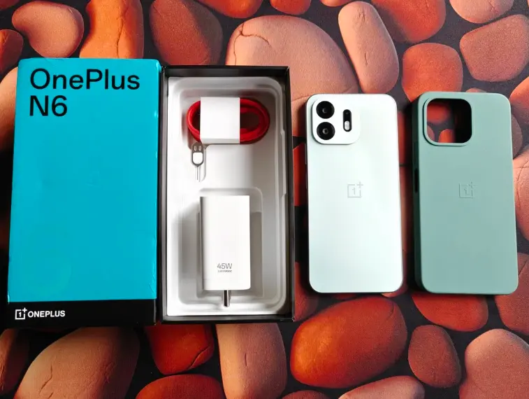 OnePlus N6 ilk kez kutusundan çıktı: Gerçek görüntüler tasarımı ve kutu içeriğini ortaya koydu
