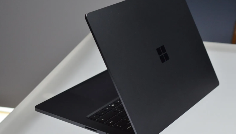 Microsoft'tan yapay zekâ odaklı iki yeni Surface cihazı geliyor