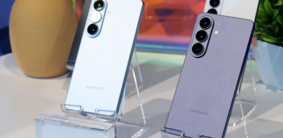 Galaxy S26 güvenli oynadı ama fiyatı zıplattı.