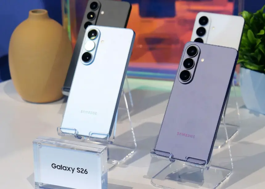 Galaxy S26 güvenli oynadı ama fiyatı zıplattı.