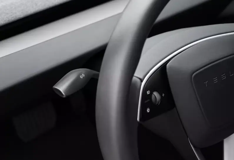 Tesla Model 3’te gizemli değişim: Eski bir alışkanlık geri dönüyor