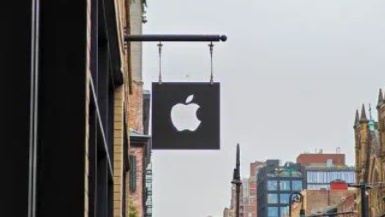 Samsung, iPhone Fold ekran üretimi için onay aldı ancak menteşe sorunu sürüyor
