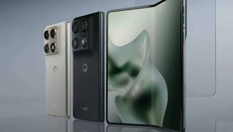 Motorola Razr Fold vs Samsung Galaxy Z Fold 7 karşılaştırma: Hangisi gerçekten daha iyi?