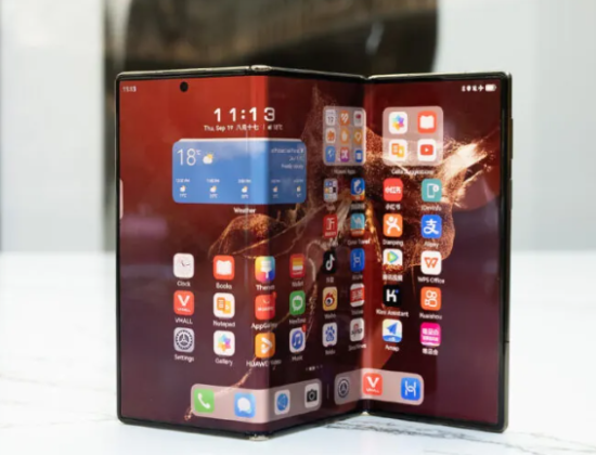 Huawei Mate XT serisi eylülde tanıtılıyor, üç katlı tasarımıyla dikkat çekiyor