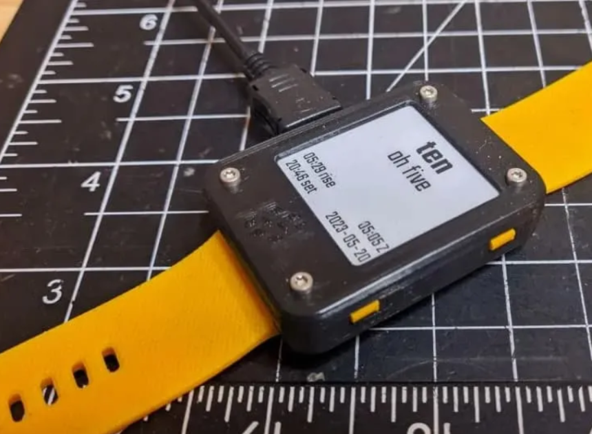 Apple Watch Ultra 3’ü unutturabilir: Bu E Ink akıllı saat tam 400 gün pil ömrü sunuyor