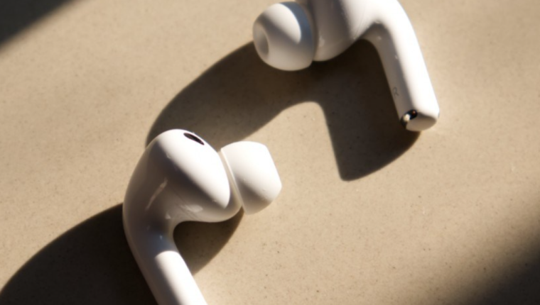 Apple kameralı AirPods için sona yaklaşıyor: yeni model testlerin kritik aşamasına geçti