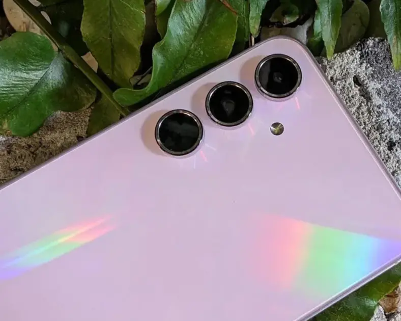 Samsung cihazlar Nisan 2026 güvenlik güncellemesini almaya başladı