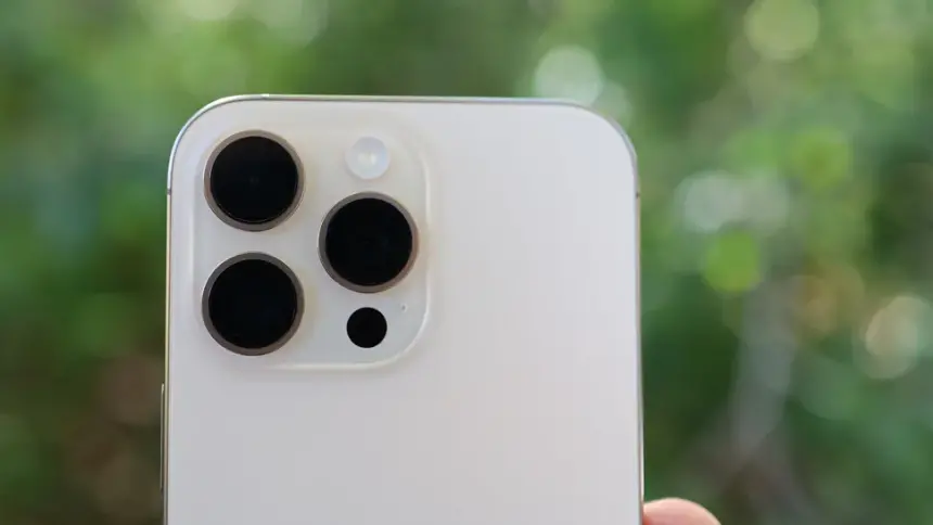 iPhone 17 Pro yine sızdı: SIM kart girişi ve kamera sürprizi