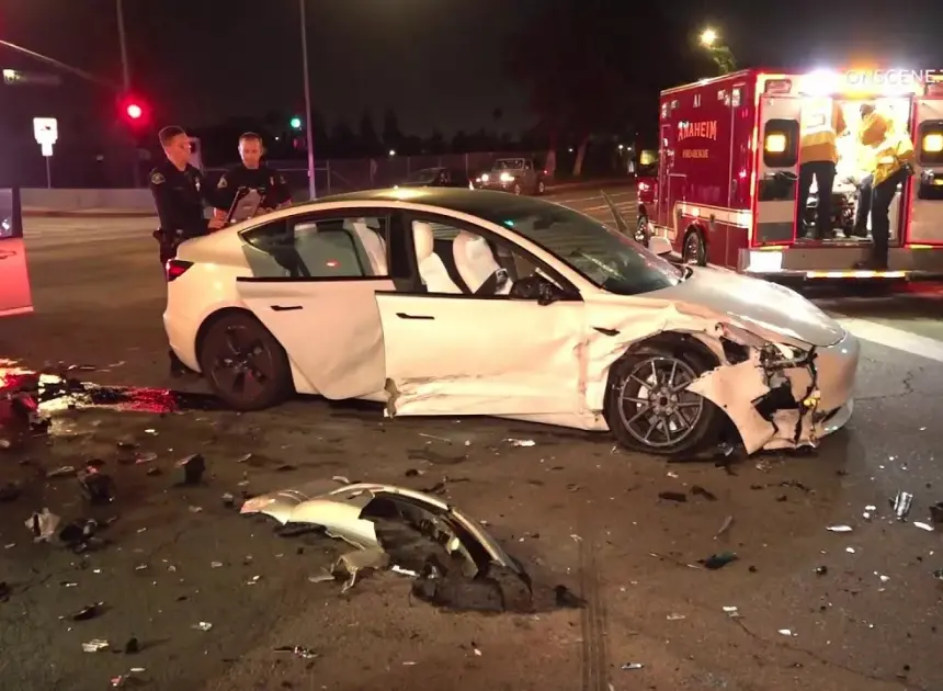 Tesla kaza yaptı: Tesla otopilot sistemi yeniden tartışılıyor