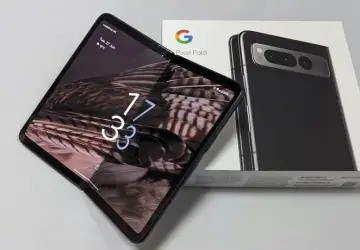 Google Pixel Fold 2'nin ilk canlı görüntüleri sızdırıldı