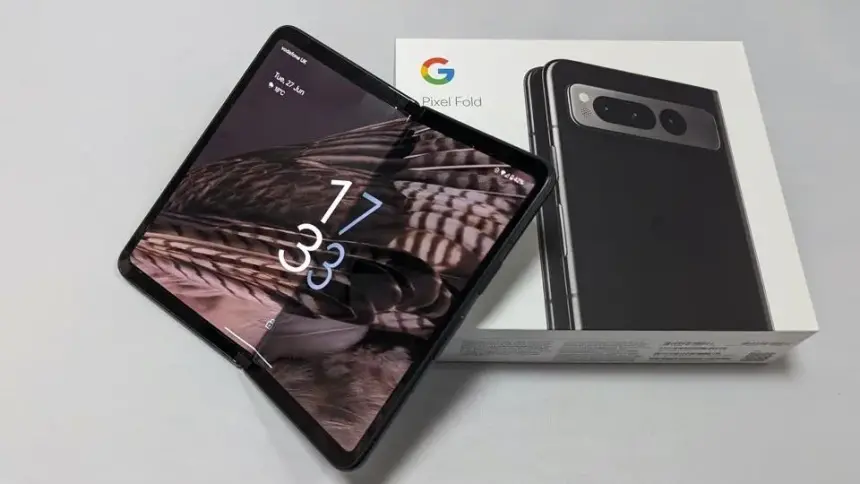 Google Pixel Fold 2'nin ilk canlı görüntüleri sızdırıldı