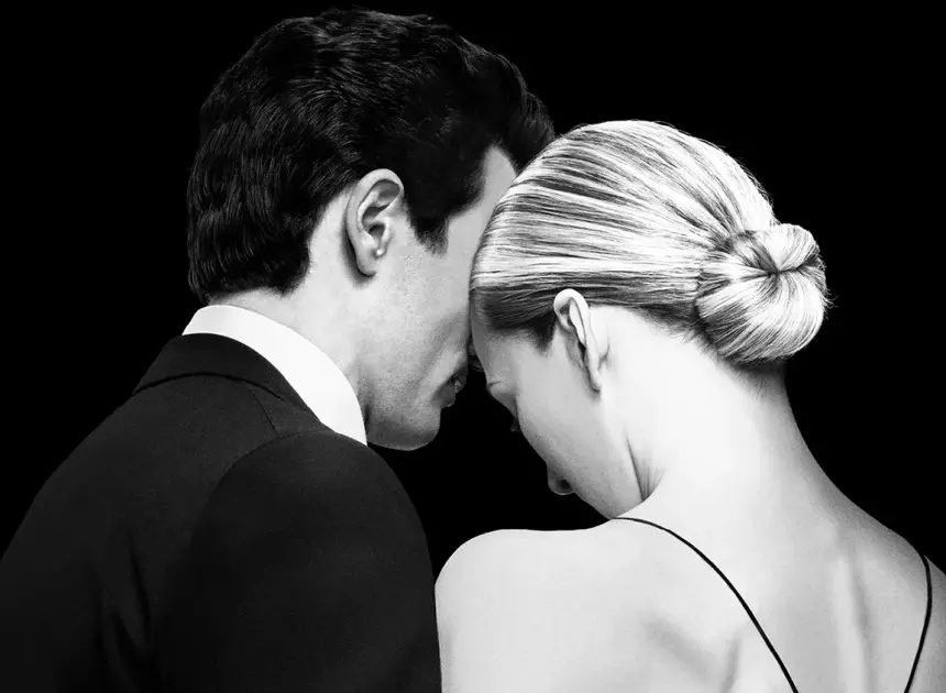 Ryan Murphy imzalı Love Story serisi 1990ların ikonik çiftini ekrana taşıyor